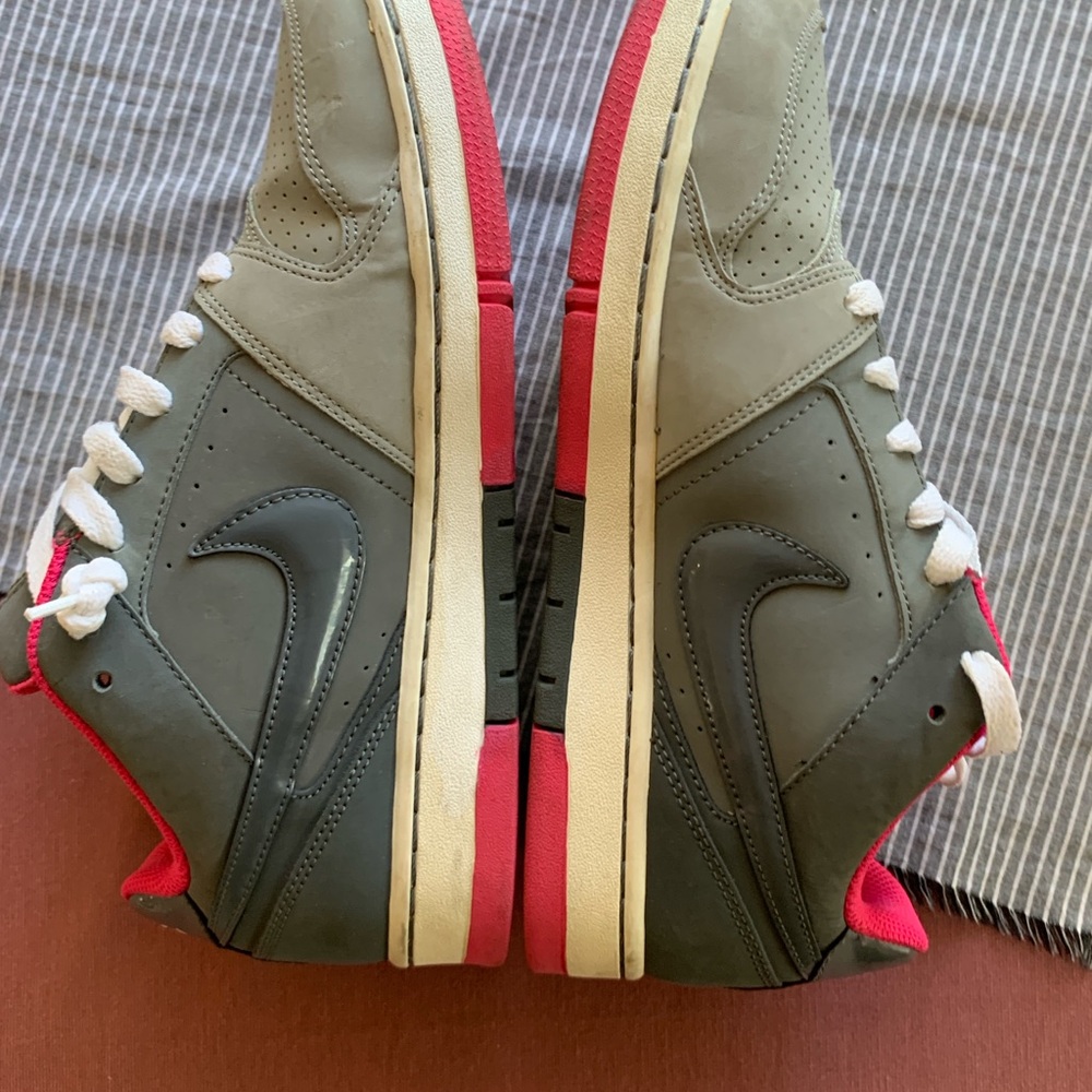 Nike Women's Gray and Pink Low-Top Sneakers